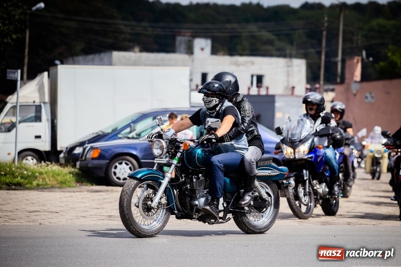 Zdjęcie w galerii na portalu naszraciborz.pl: Parada ulicami miasta w ramach zlotu motocyklowego w Pszowie wiadomości z regionu