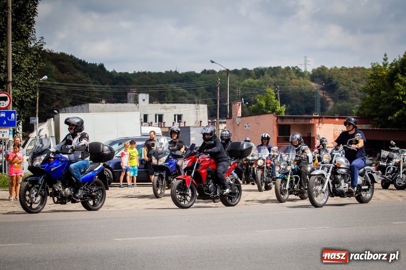 Zdjęcie w galerii na portalu naszraciborz.pl: Parada ulicami miasta w ramach zlotu motocyklowego w Pszowie wiadomości z regionu