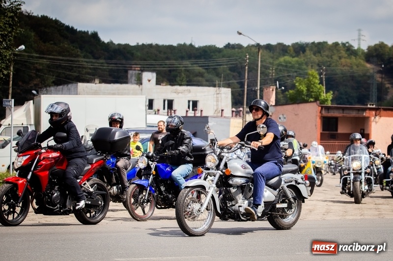 Zdjęcie w galerii na portalu naszraciborz.pl: Parada ulicami miasta w ramach zlotu motocyklowego w Pszowie wiadomości z regionu