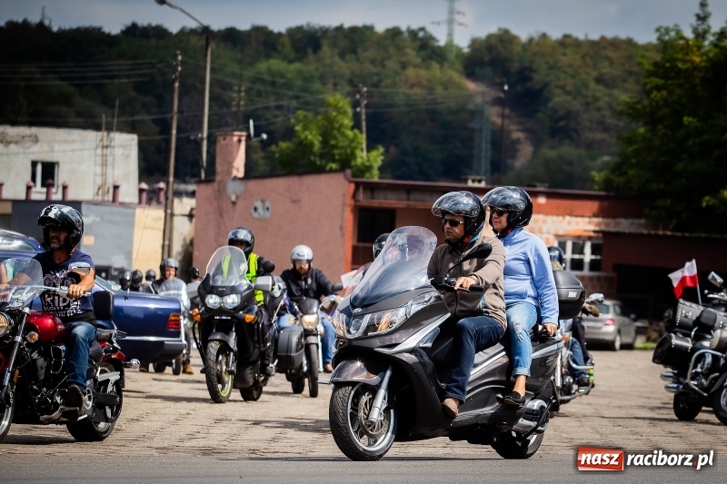 Zdjęcie w galerii na portalu naszraciborz.pl: Parada ulicami miasta w ramach zlotu motocyklowego w Pszowie wiadomości z regionu