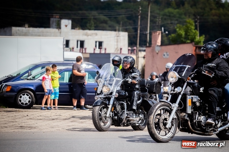 Zdjęcie w galerii na portalu naszraciborz.pl: Parada ulicami miasta w ramach zlotu motocyklowego w Pszowie wiadomości z regionu