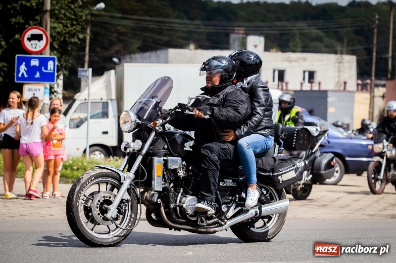Zdjęcie w galerii na portalu naszraciborz.pl: Parada ulicami miasta w ramach zlotu motocyklowego w Pszowie wiadomości z regionu