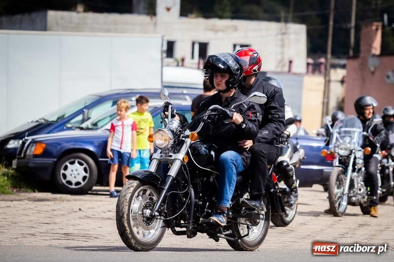 Zdjęcie w galerii na portalu naszraciborz.pl: Parada ulicami miasta w ramach zlotu motocyklowego w Pszowie wiadomości z regionu