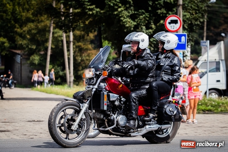 Zdjęcie w galerii na portalu naszraciborz.pl: Parada ulicami miasta w ramach zlotu motocyklowego w Pszowie wiadomości z regionu
