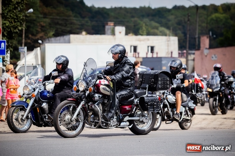 Zdjęcie w galerii na portalu naszraciborz.pl: Parada ulicami miasta w ramach zlotu motocyklowego w Pszowie wiadomości z regionu