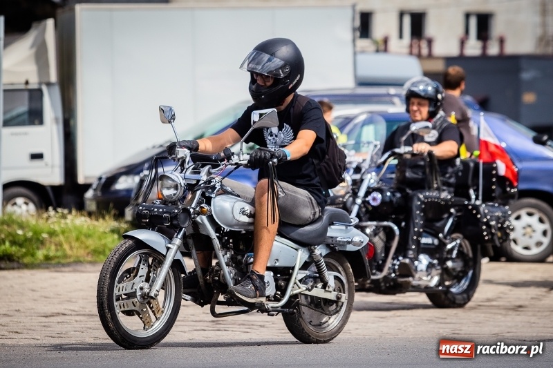 Zdjęcie w galerii na portalu naszraciborz.pl: Parada ulicami miasta w ramach zlotu motocyklowego w Pszowie wiadomości z regionu