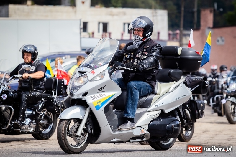Zdjęcie w galerii na portalu naszraciborz.pl: Parada ulicami miasta w ramach zlotu motocyklowego w Pszowie wiadomości z regionu
