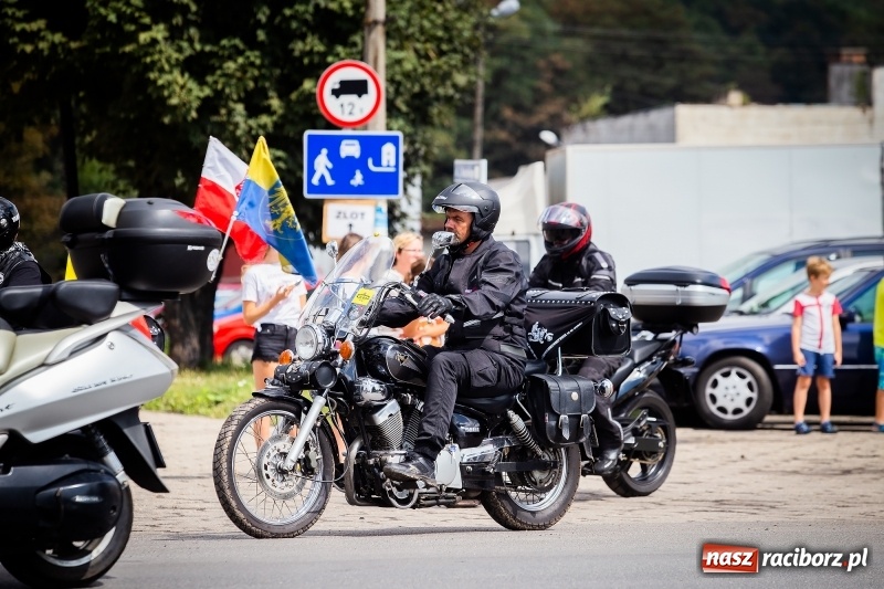 Zdjęcie w galerii na portalu naszraciborz.pl: Parada ulicami miasta w ramach zlotu motocyklowego w Pszowie wiadomości z regionu