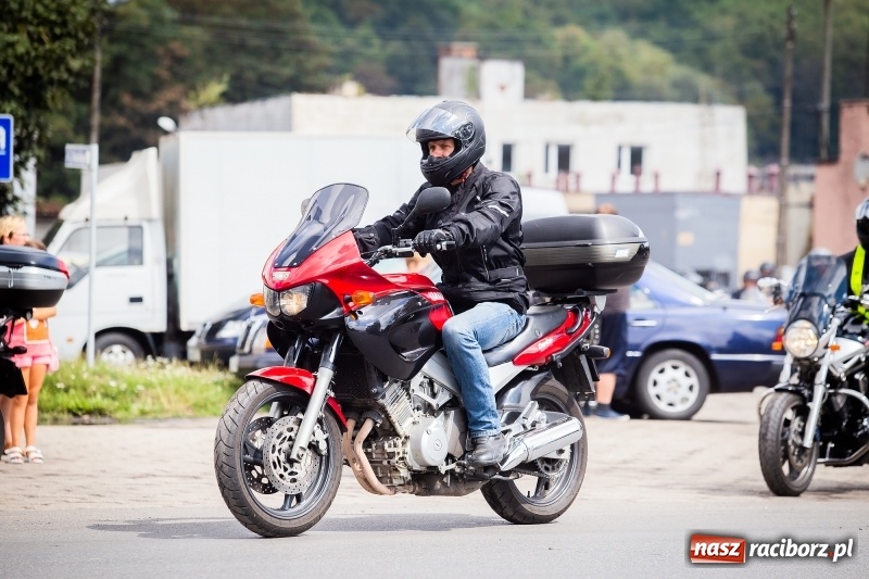 Zdjęcie w galerii na portalu naszraciborz.pl: Parada ulicami miasta w ramach zlotu motocyklowego w Pszowie wiadomości z regionu