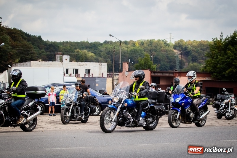 Zdjęcie w galerii na portalu naszraciborz.pl: Parada ulicami miasta w ramach zlotu motocyklowego w Pszowie wiadomości z regionu
