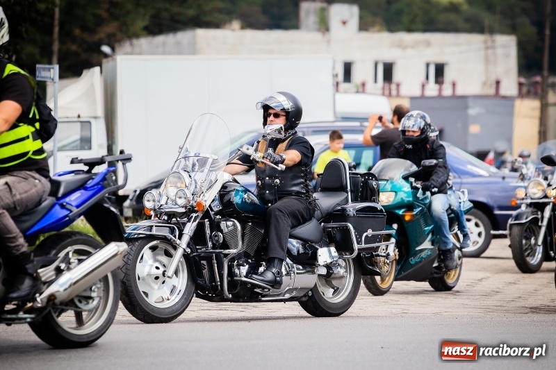 Zdjęcie w galerii na portalu naszraciborz.pl: Parada ulicami miasta w ramach zlotu motocyklowego w Pszowie wiadomości z regionu