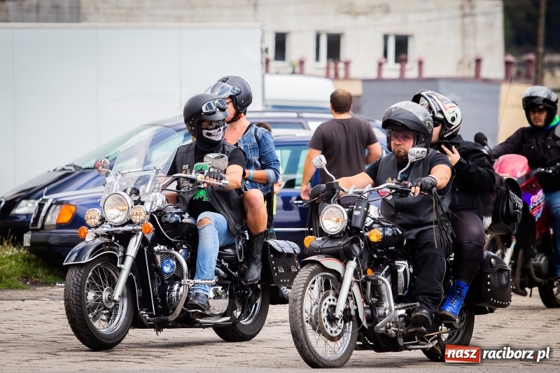 Zdjęcie w galerii na portalu naszraciborz.pl: Parada ulicami miasta w ramach zlotu motocyklowego w Pszowie wiadomości z regionu
