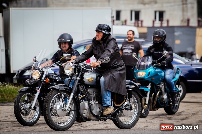 Zdjęcie w galerii na portalu naszraciborz.pl: Parada ulicami miasta w ramach zlotu motocyklowego w Pszowie wiadomości z regionu