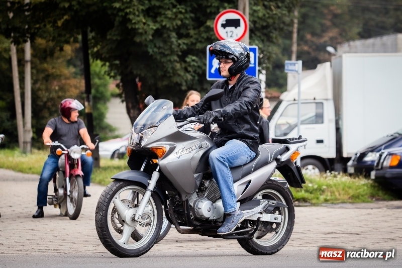 Zdjęcie w galerii na portalu naszraciborz.pl: Parada ulicami miasta w ramach zlotu motocyklowego w Pszowie wiadomości z regionu