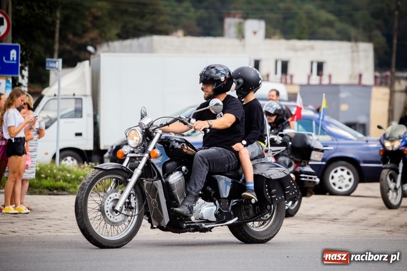 Zdjęcie w galerii na portalu naszraciborz.pl: Parada ulicami miasta w ramach zlotu motocyklowego w Pszowie wiadomości z regionu