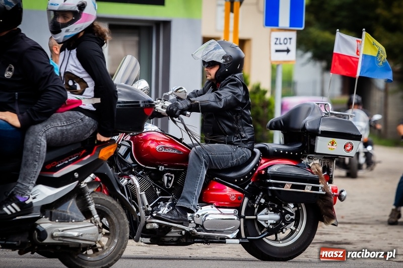 Zdjęcie w galerii na portalu naszraciborz.pl: Parada ulicami miasta w ramach zlotu motocyklowego w Pszowie wiadomości z regionu