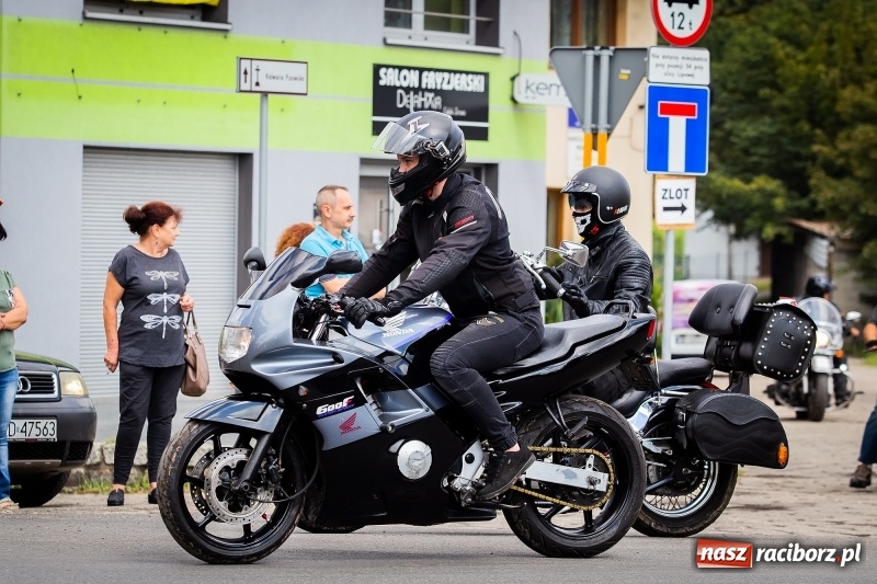 Zdjęcie w galerii na portalu naszraciborz.pl: Parada ulicami miasta w ramach zlotu motocyklowego w Pszowie wiadomości z regionu