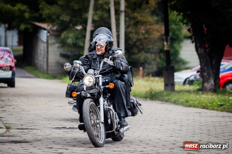 Zdjęcie w galerii na portalu naszraciborz.pl: Parada ulicami miasta w ramach zlotu motocyklowego w Pszowie wiadomości z regionu