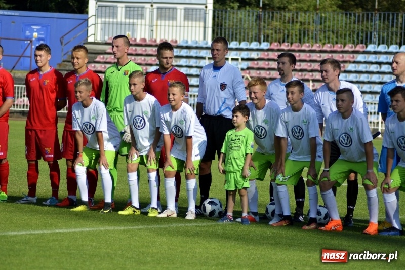 Zdjęcie w galerii na portalu naszraciborz.pl: Ruszył piłkarski sezon 2018/2019. Patryk Dudziński katem Krzyżanowic wiadomości z regionu