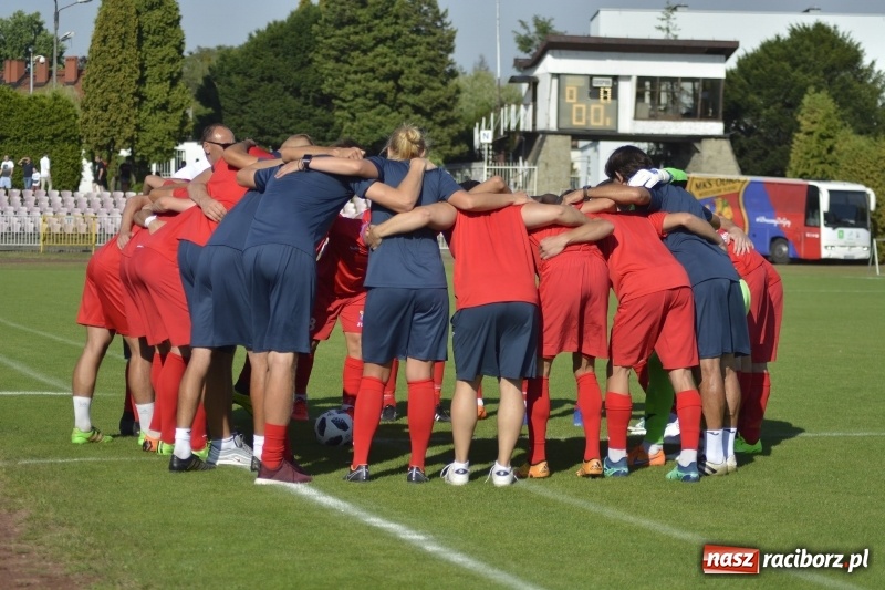 Zdjęcie w galerii na portalu naszraciborz.pl: Ruszył piłkarski sezon 2018/2019. Patryk Dudziński katem Krzyżanowic wiadomości z regionu