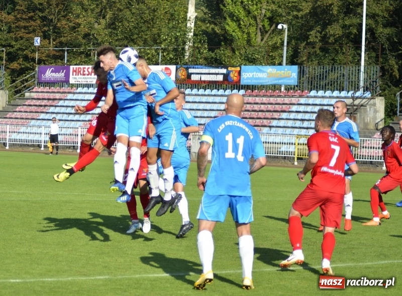 Zdjęcie w galerii na portalu naszraciborz.pl: Ruszył piłkarski sezon 2018/2019. Patryk Dudziński katem Krzyżanowic wiadomości z regionu
