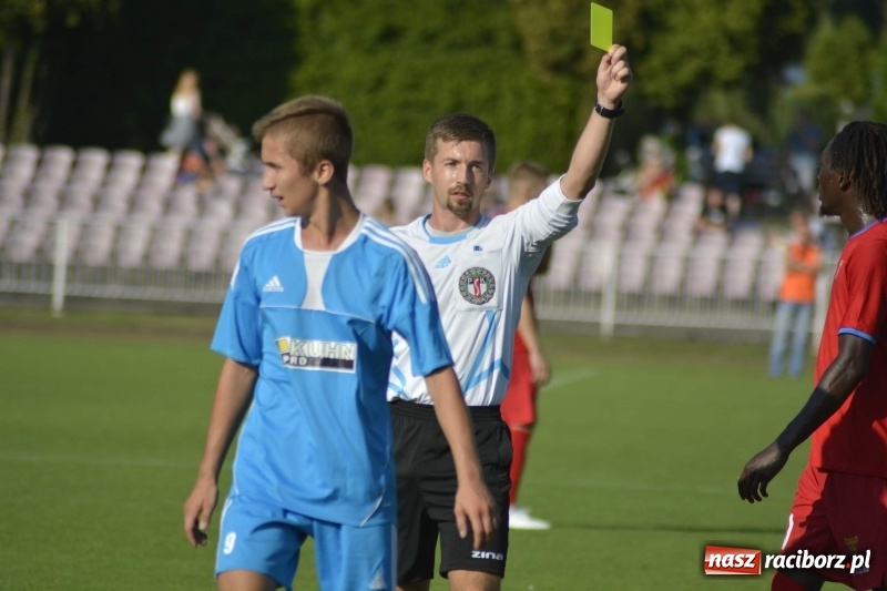 Zdjęcie w galerii na portalu naszraciborz.pl: Ruszył piłkarski sezon 2018/2019. Patryk Dudziński katem Krzyżanowic wiadomości z regionu