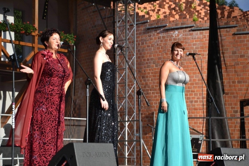 Zdjęcie w galerii na portalu naszraciborz.pl: Soprany kontra Tenorzy - koncert operetkowy na Zamku Piastowskim  wiadomości z regionu