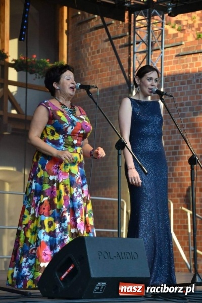 Zdjęcie w galerii na portalu naszraciborz.pl: Soprany kontra Tenorzy - koncert operetkowy na Zamku Piastowskim  wiadomości z regionu