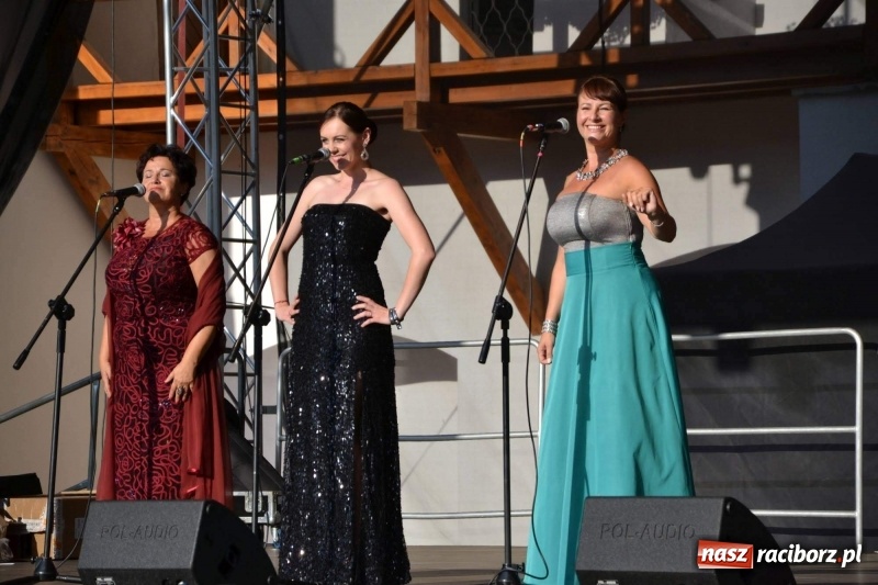 Zdjęcie w galerii na portalu naszraciborz.pl: Soprany kontra Tenorzy - koncert operetkowy na Zamku Piastowskim  wiadomości z regionu