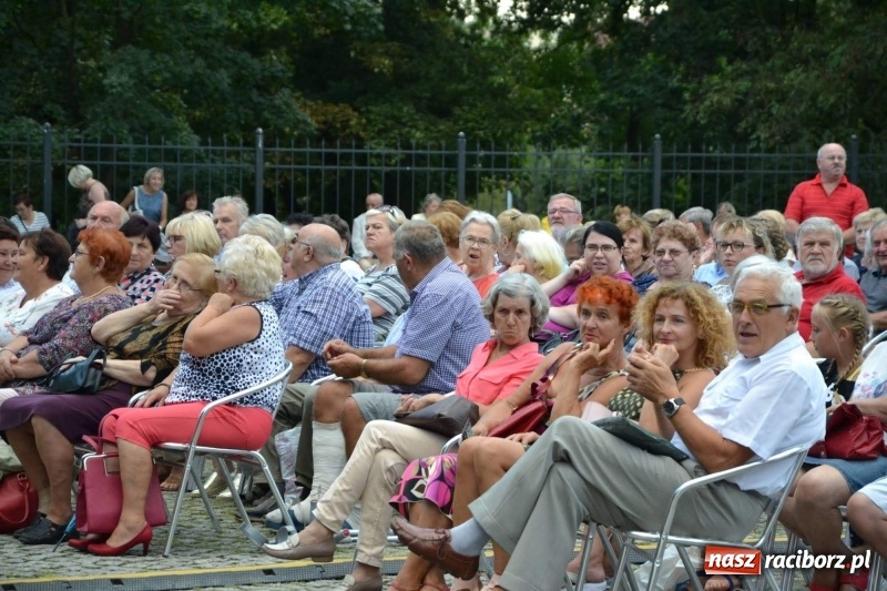 Zdjęcie w galerii na portalu naszraciborz.pl: Soprany kontra Tenorzy - koncert operetkowy na Zamku Piastowskim  wiadomości z regionu