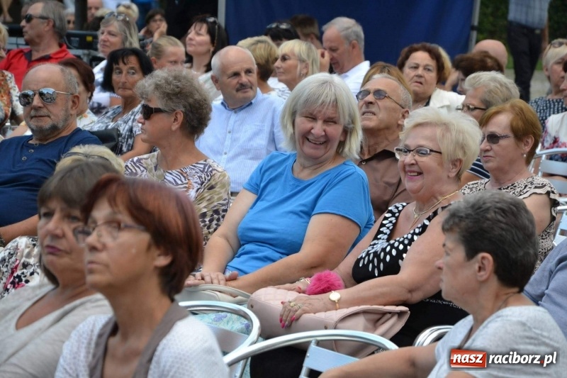 Zdjęcie w galerii na portalu naszraciborz.pl: Soprany kontra Tenorzy - koncert operetkowy na Zamku Piastowskim  wiadomości z regionu