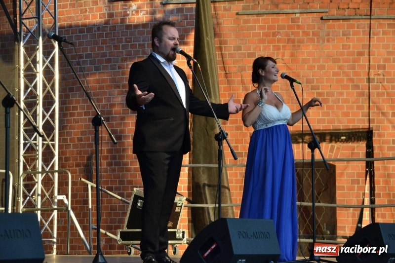 Zdjęcie w galerii na portalu naszraciborz.pl: Soprany kontra Tenorzy - koncert operetkowy na Zamku Piastowskim  wiadomości z regionu