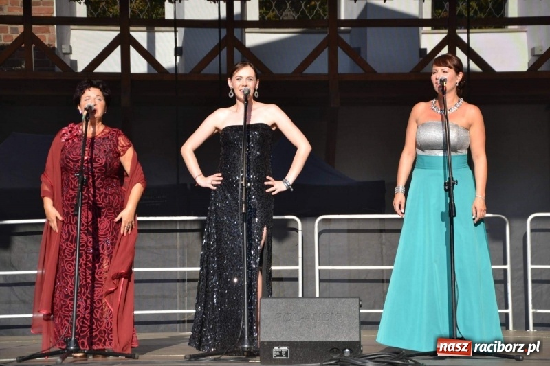 Zdjęcie w galerii na portalu naszraciborz.pl: Soprany kontra Tenorzy - koncert operetkowy na Zamku Piastowskim  wiadomości z regionu