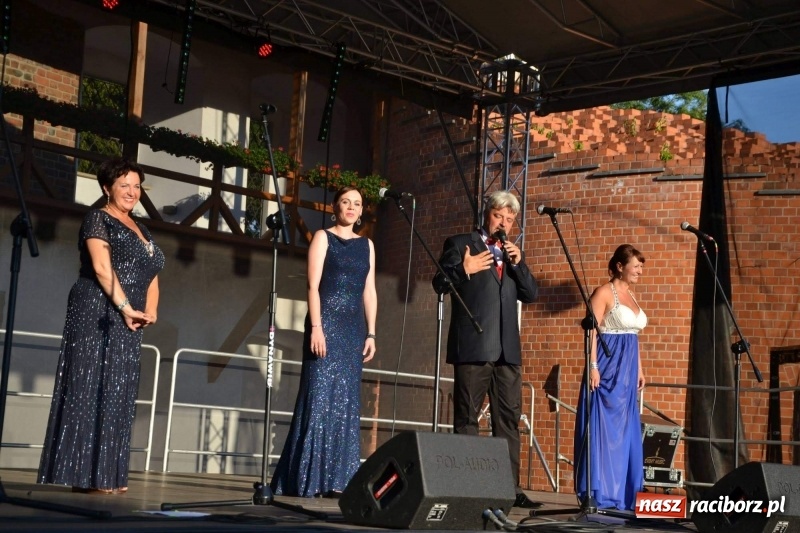 Zdjęcie w galerii na portalu naszraciborz.pl: Soprany kontra Tenorzy - koncert operetkowy na Zamku Piastowskim  wiadomości z regionu