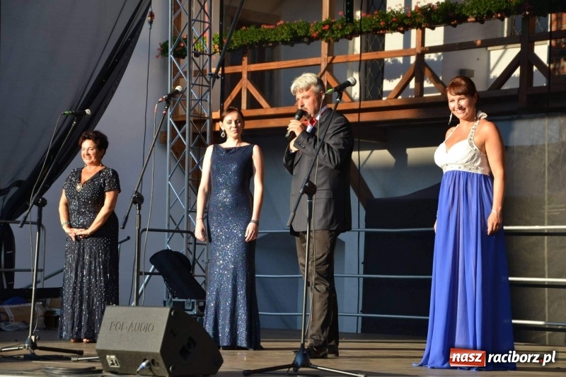 Zdjęcie w galerii na portalu naszraciborz.pl: Soprany kontra Tenorzy - koncert operetkowy na Zamku Piastowskim  wiadomości z regionu