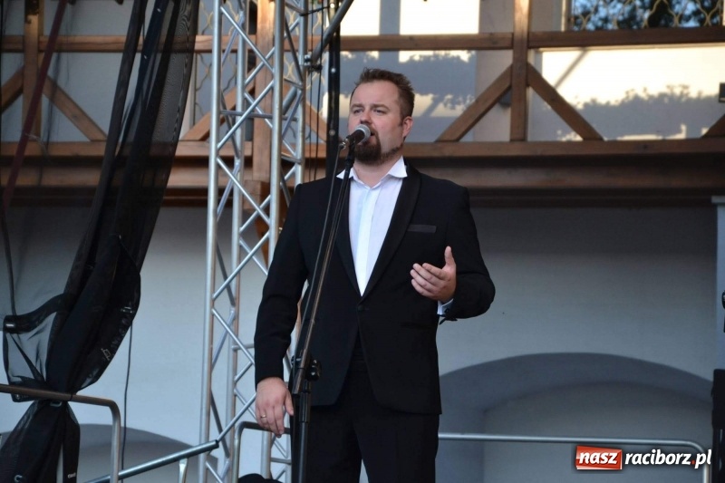 Zdjęcie w galerii na portalu naszraciborz.pl: Soprany kontra Tenorzy - koncert operetkowy na Zamku Piastowskim  wiadomości z regionu