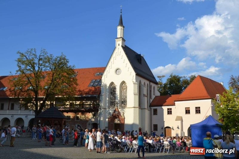 Zdjęcie w galerii na portalu naszraciborz.pl: Soprany kontra Tenorzy - koncert operetkowy na Zamku Piastowskim  wiadomości z regionu