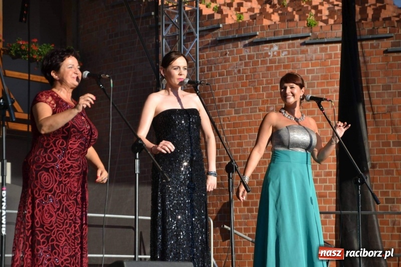 Zdjęcie w galerii na portalu naszraciborz.pl: Soprany kontra Tenorzy - koncert operetkowy na Zamku Piastowskim  wiadomości z regionu