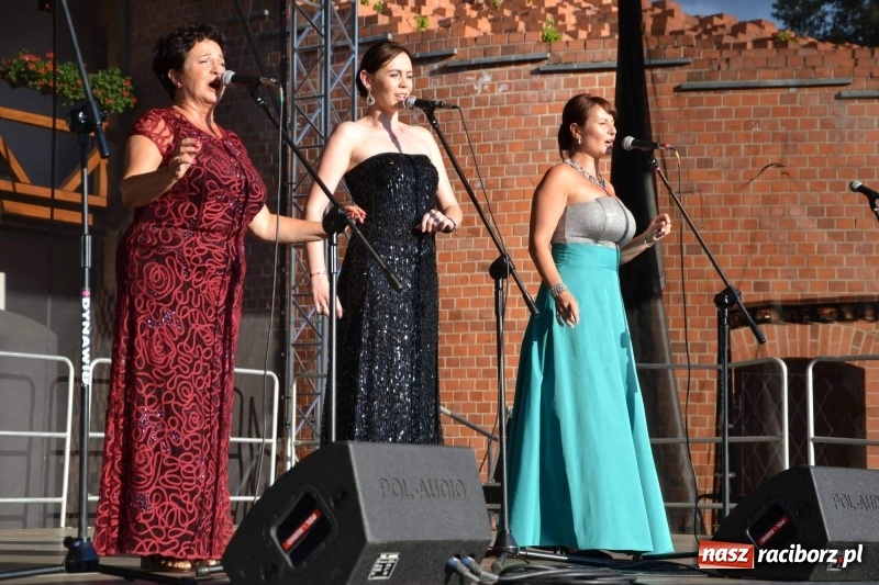 Zdjęcie w galerii na portalu naszraciborz.pl: Soprany kontra Tenorzy - koncert operetkowy na Zamku Piastowskim  wiadomości z regionu