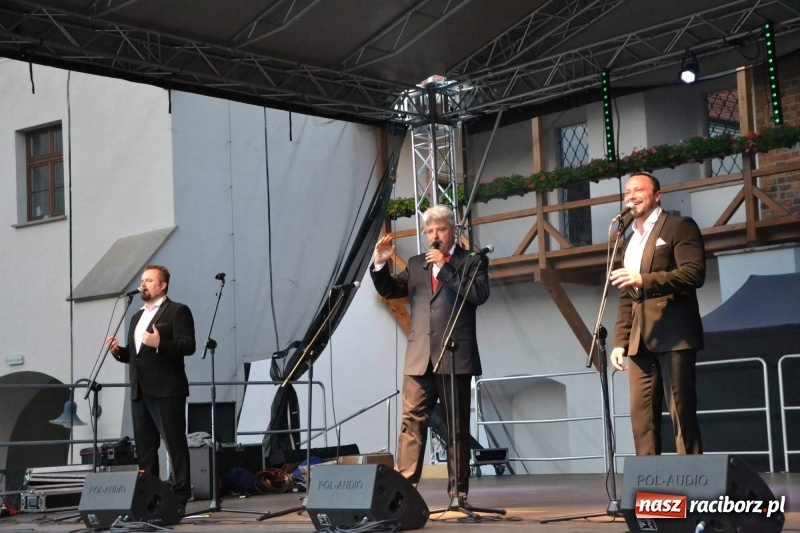 Zdjęcie w galerii na portalu naszraciborz.pl: Soprany kontra Tenorzy - koncert operetkowy na Zamku Piastowskim  wiadomości z regionu