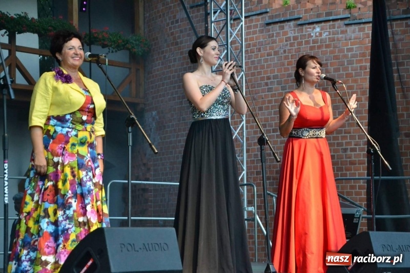Zdjęcie w galerii na portalu naszraciborz.pl: Soprany kontra Tenorzy - koncert operetkowy na Zamku Piastowskim  wiadomości z regionu
