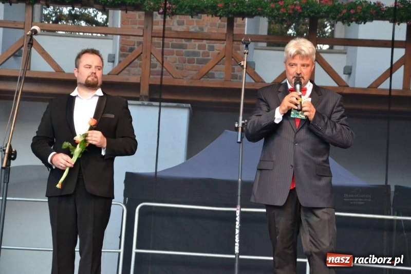 Zdjęcie w galerii na portalu naszraciborz.pl: Soprany kontra Tenorzy - koncert operetkowy na Zamku Piastowskim  wiadomości z regionu
