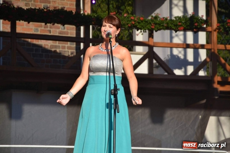 Zdjęcie w galerii na portalu naszraciborz.pl: Soprany kontra Tenorzy - koncert operetkowy na Zamku Piastowskim  wiadomości z regionu