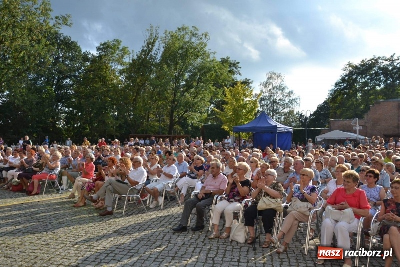 Zdjęcie w galerii na portalu naszraciborz.pl: Soprany kontra Tenorzy - koncert operetkowy na Zamku Piastowskim  wiadomości z regionu
