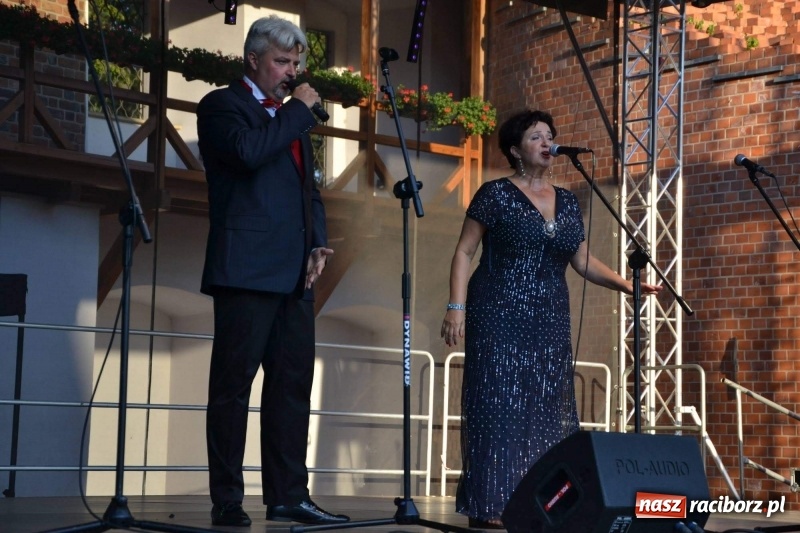 Zdjęcie w galerii na portalu naszraciborz.pl: Soprany kontra Tenorzy - koncert operetkowy na Zamku Piastowskim  wiadomości z regionu