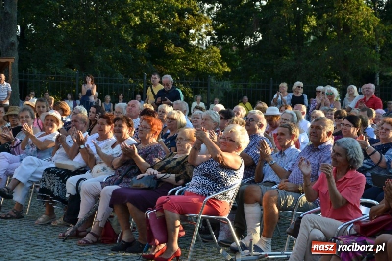 Zdjęcie w galerii na portalu naszraciborz.pl: Soprany kontra Tenorzy - koncert operetkowy na Zamku Piastowskim  wiadomości z regionu