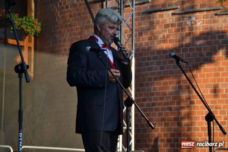 Zdjęcie w galerii na portalu naszraciborz.pl: Soprany kontra Tenorzy - koncert operetkowy na Zamku Piastowskim  wiadomości z regionu