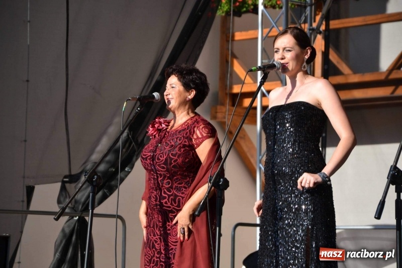 Zdjęcie w galerii na portalu naszraciborz.pl: Soprany kontra Tenorzy - koncert operetkowy na Zamku Piastowskim  wiadomości z regionu