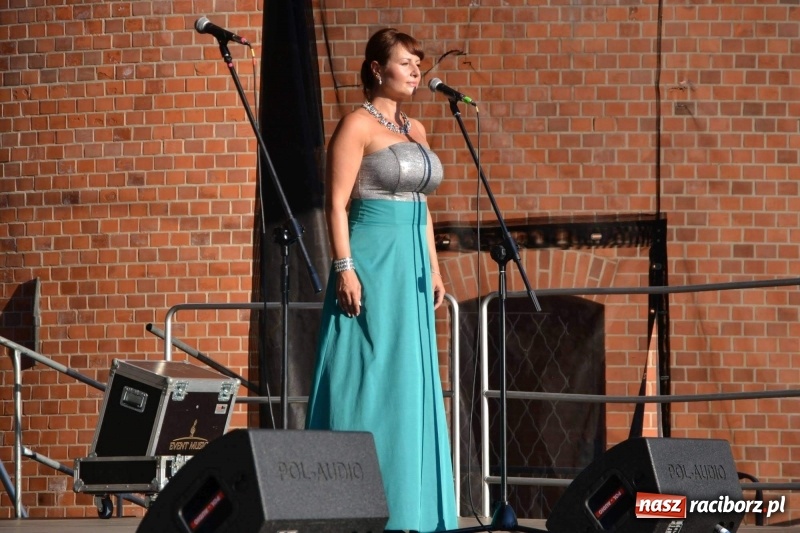 Zdjęcie w galerii na portalu naszraciborz.pl: Soprany kontra Tenorzy - koncert operetkowy na Zamku Piastowskim  wiadomości z regionu