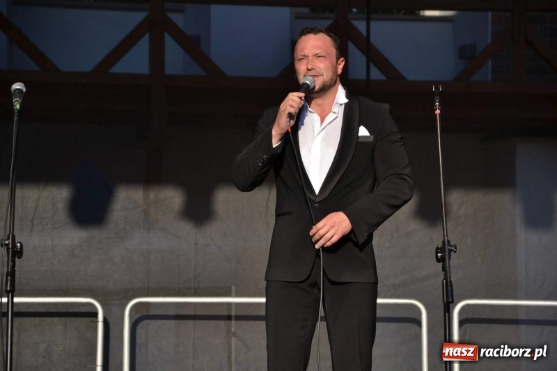 Zdjęcie w galerii na portalu naszraciborz.pl: Soprany kontra Tenorzy - koncert operetkowy na Zamku Piastowskim  wiadomości z regionu